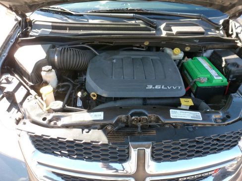 Used 2017 Dodge Grand Caravan SXT FWD image 19