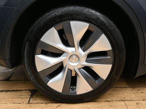 Used 2023 Tesla Model Y Long Range AWD/4WD image 12