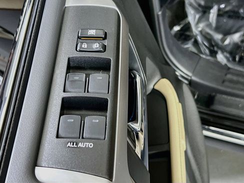 Used 2024 Toyota 4Runner Limited AWD/4WD image 18