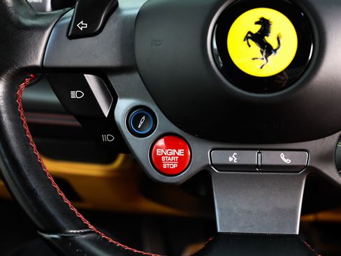 Used 2021 Ferrari F8 Tributo image 34