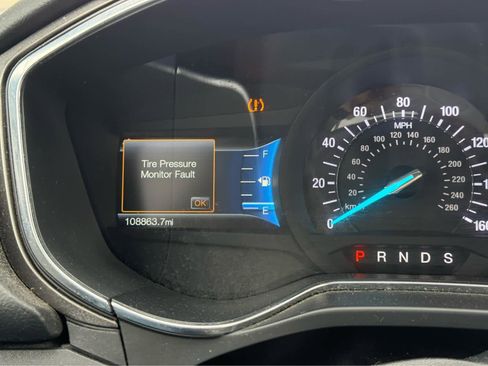 Used 2017 Ford Fusion SE w/ Fusion SE Technology Package image 15