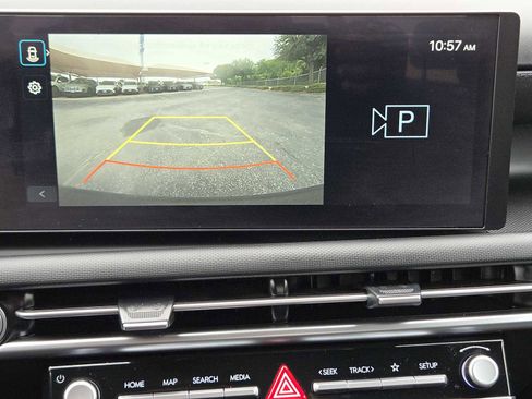 Certified 2025 Hyundai Santa Cruz SE image 17