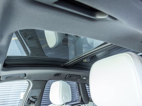 Certified 2026 Porsche Macan S AWD/4WD image 17