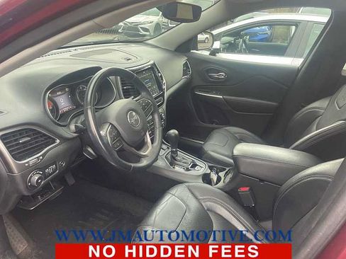 Used 2019 Jeep Cherokee Limited AWD/4WD image 2