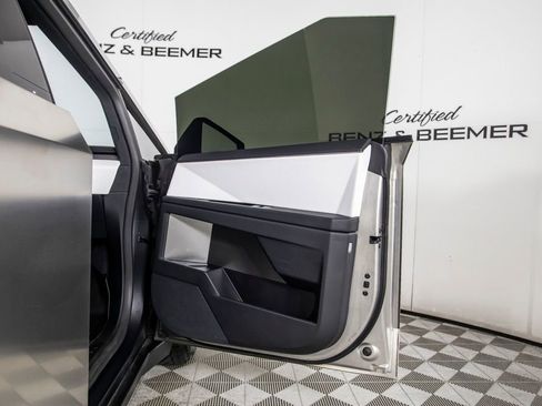 Used 2024 Tesla Cybertruck AWD Crew Cab image 17