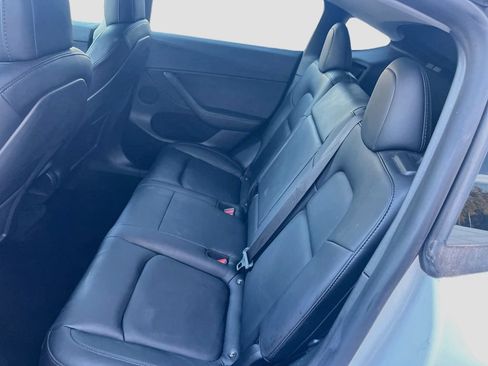 Used 2021 Tesla Model Y Long Range AWD/4WD image 25