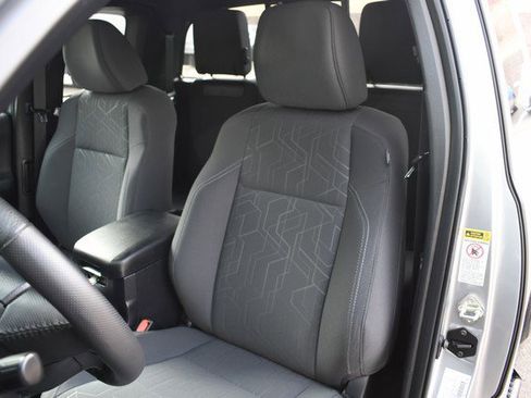 Used 2017 Toyota Tacoma TRD Sport w/ Premium & Technology Package image 17