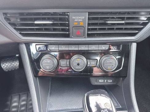 Used 2024 Volkswagen Jetta SE FWD image 17