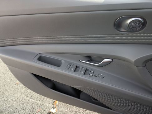 Certified 2023 Hyundai Elantra SEL w/ Convenience Package image 9