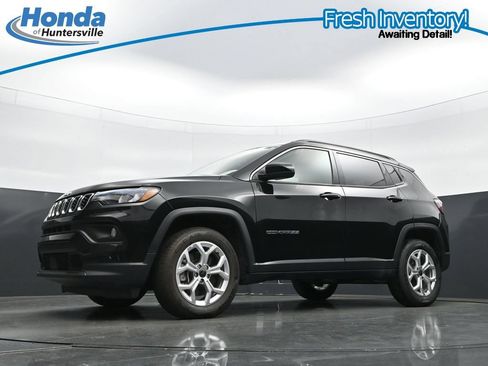 Used 2025 Jeep Compass Latitude AWD/4WD image 30