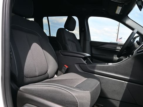 Used 2025 Jeep Grand Cherokee L Laredo w/ Luxury Tech Group I RWD image 33