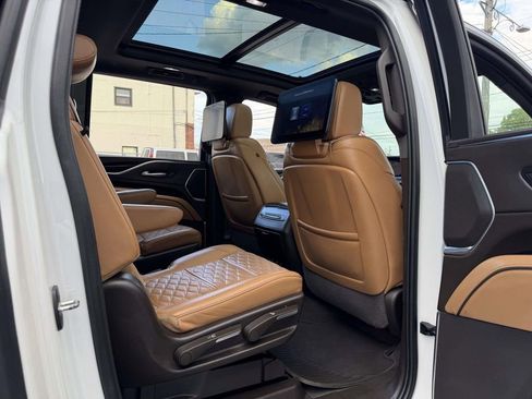 Used 2023 Cadillac Escalade ESV Sport w/ Touring Package AWD/4WD image 15