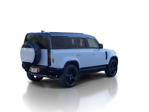 Used 2025 Land Rover Defender 110 X-Dynamic SE image 8