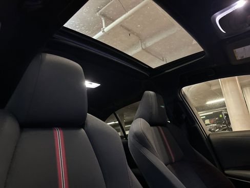 Used 2024 Toyota Corolla SE w/ SE Package image 15