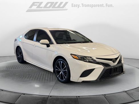 Used 2018 Toyota Camry SE image 1