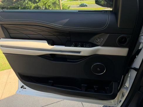 Used 2021 Ford Expedition Platinum RWD image 26