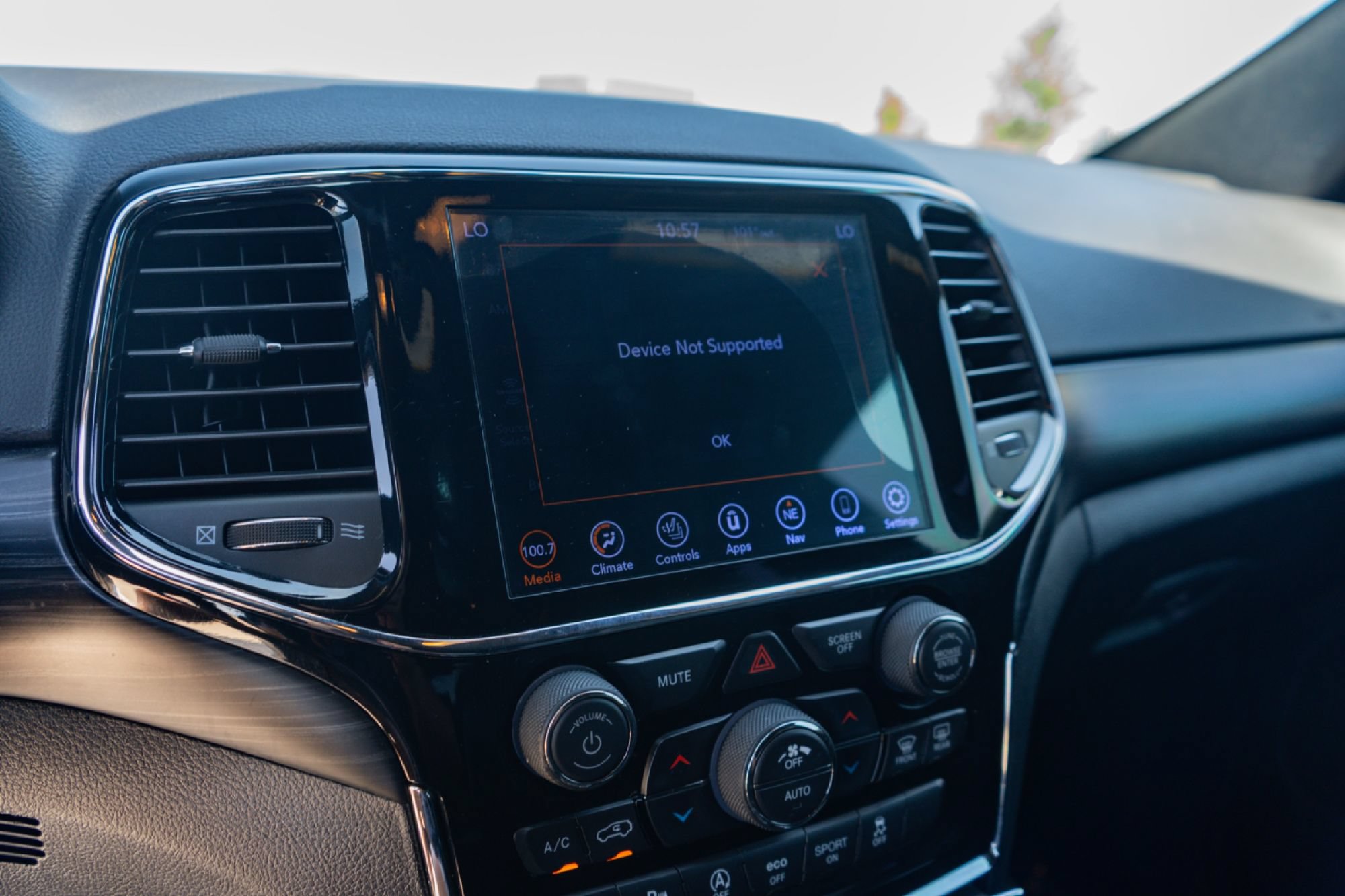 Used 2019 Jeep Grand Cherokee Altitude RWD image 17