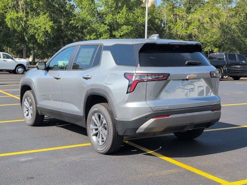 New 2026 Chevrolet Equinox LT w/ Convenience Package II FWD image 3