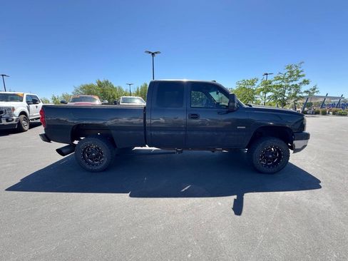 Used 2005 Chevrolet Silverado 2500 LT w/ Heavy-Duty Power Package AWD/4WD image 4