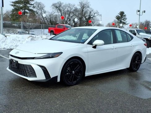 Certified 2025 Toyota Camry SE image 9