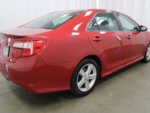 Used 2014 Toyota Camry SE image 5