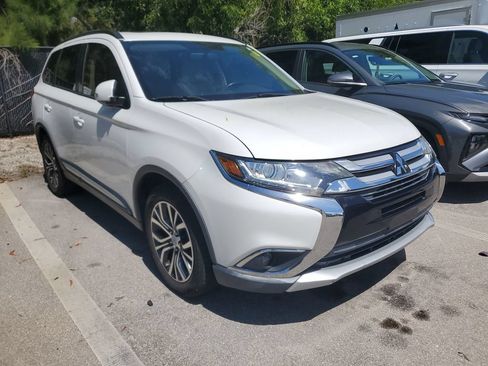 Used 2016 Mitsubishi Outlander SEL FWD image 3