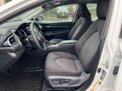 Used 2018 Toyota Camry LE image 16