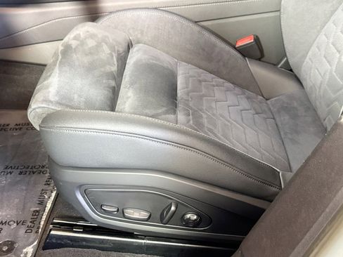 Used 2023 Audi e-tron GT Premium Plus image 18