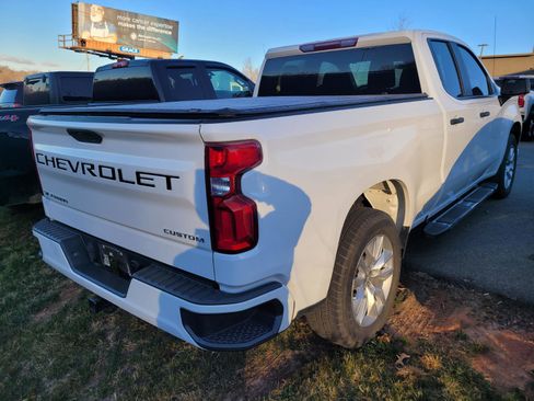 Used 2020 Chevrolet Silverado 1500 Custom w/ Custom Value Package image 6