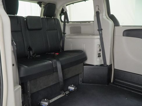 Used 2016 Chrysler Town & Country Touring w/ Driver Convenience Group FWD image 38