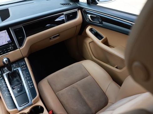 Used 2017 Porsche Macan AWD/4WD image 25