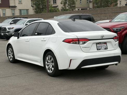 Used 2022 Toyota Corolla LE FWD image 4