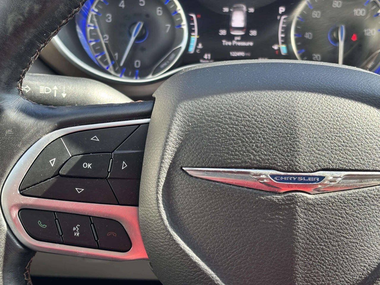 Used 2019 Chrysler Pacifica Touring-L Plus w/ Advanced Safetytec Group FWD image 32