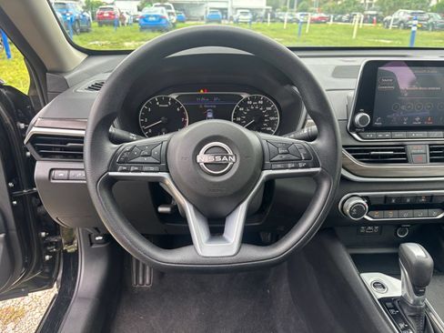 Used 2025 Nissan Altima 2.5 SV FWD image 29