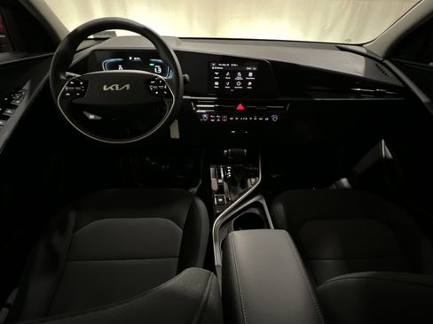 Used 2024 Kia Niro LX FWD image 40