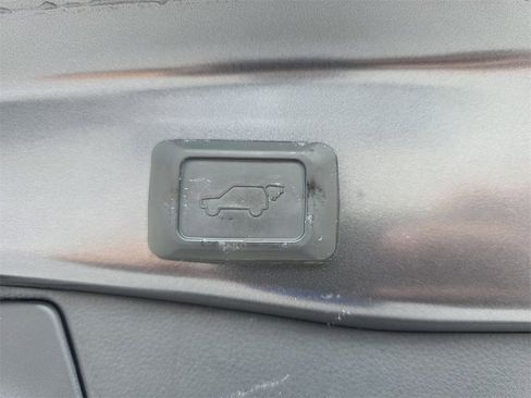 Used 2019 Toyota RAV4 XLE image 18