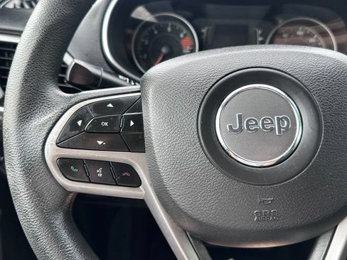 Used 2019 Jeep Cherokee Latitude w/ Popular Appearance Group FWD image 21