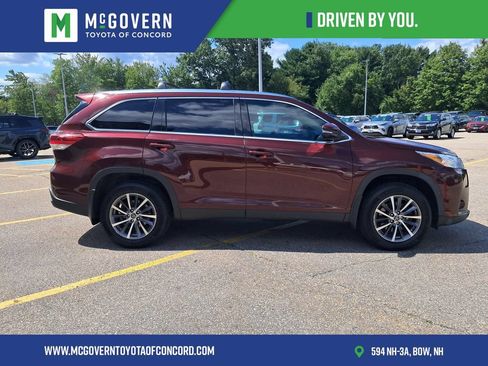Used 2019 Toyota Highlander XLE AWD/4WD image 7