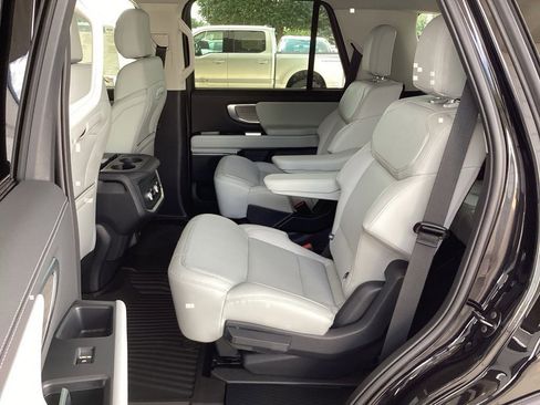 New 2025 Ford Expedition Platinum image 48