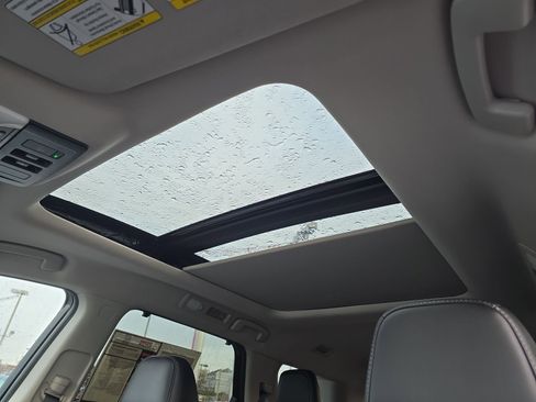 Used 2025 Nissan Pathfinder SL w/ SL Premium Package image 26