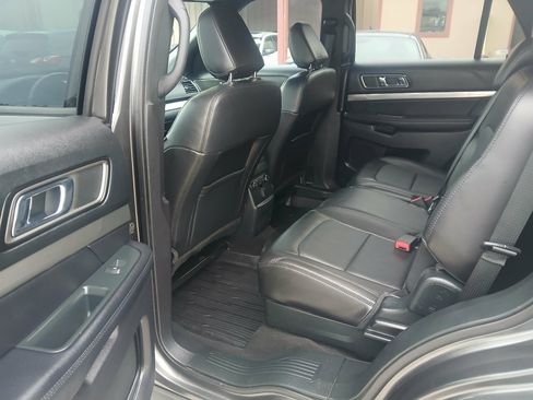 Used 2018 Ford Explorer XLT w/ Equipment Group 202A FWD image 11