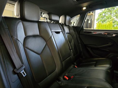 Used 2018 Porsche Macan S image 30