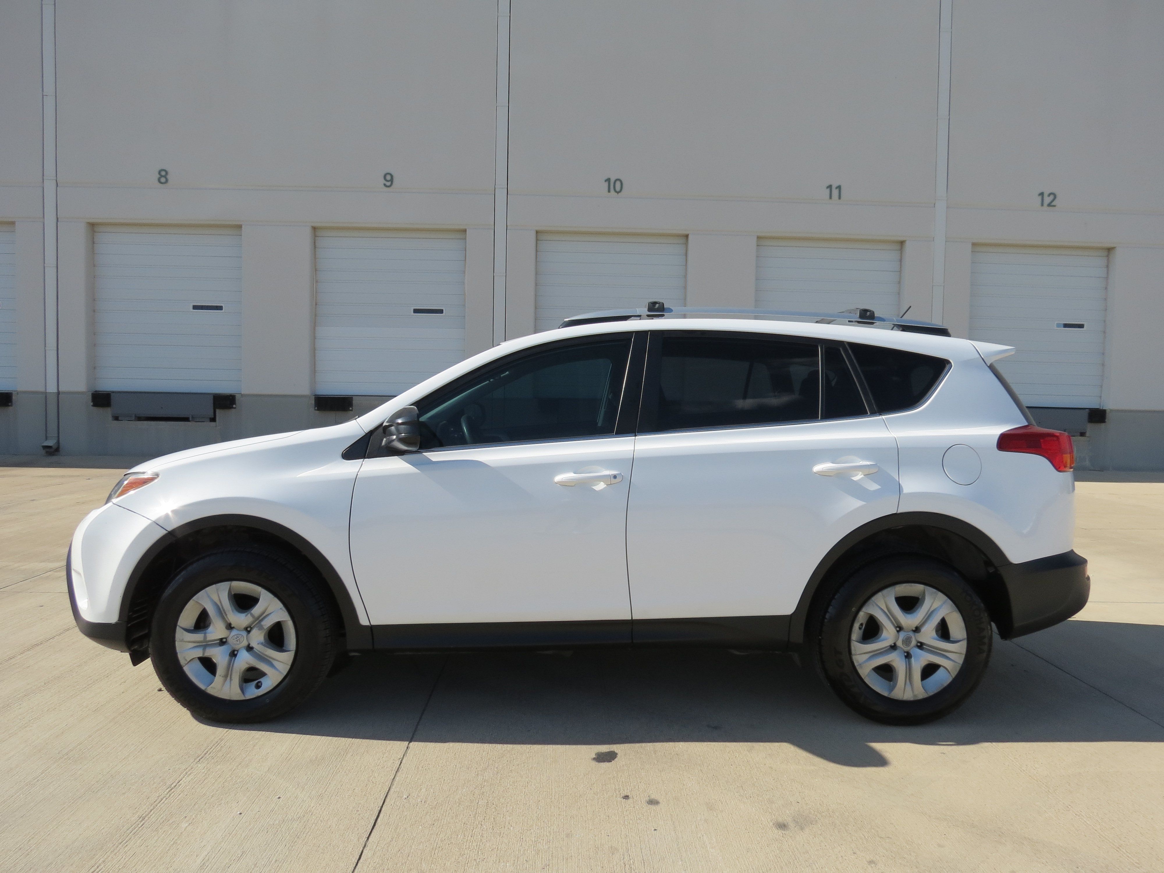 Used 2015 Toyota RAV4 LE FWD image 3