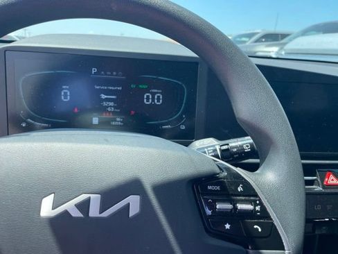 Used 2025 Kia Niro LX FWD image 14