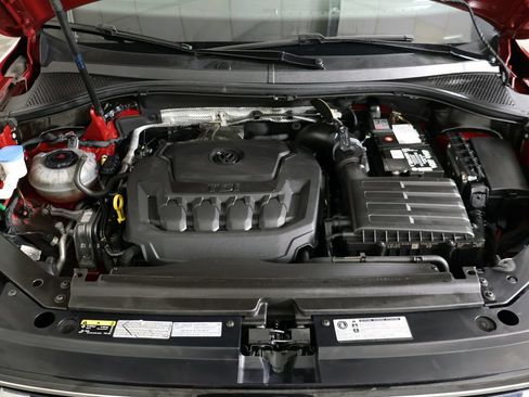 Used 2018 Volkswagen Tiguan SE AWD/4WD image 19