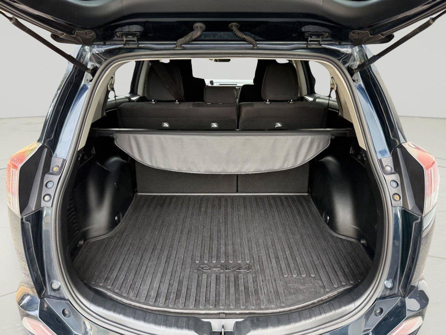 Used 2017 Toyota RAV4 XLE w/ Plus Extra Value Package AWD/4WD image 25