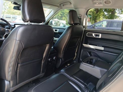 Used 2022 Ford Explorer XLT w/ Equipment Group 202A RWD image 14