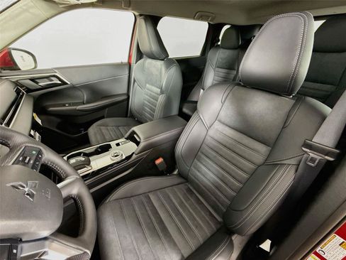 New 2026 Mitsubishi Outlander SE FWD image 2