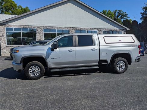 Used 2021 Chevrolet Silverado 2500 LT w/ Convenience Package AWD/4WD image 3