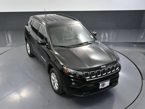 Used 2024 Jeep Compass Latitude w/ Convenience Group AWD/4WD image 58